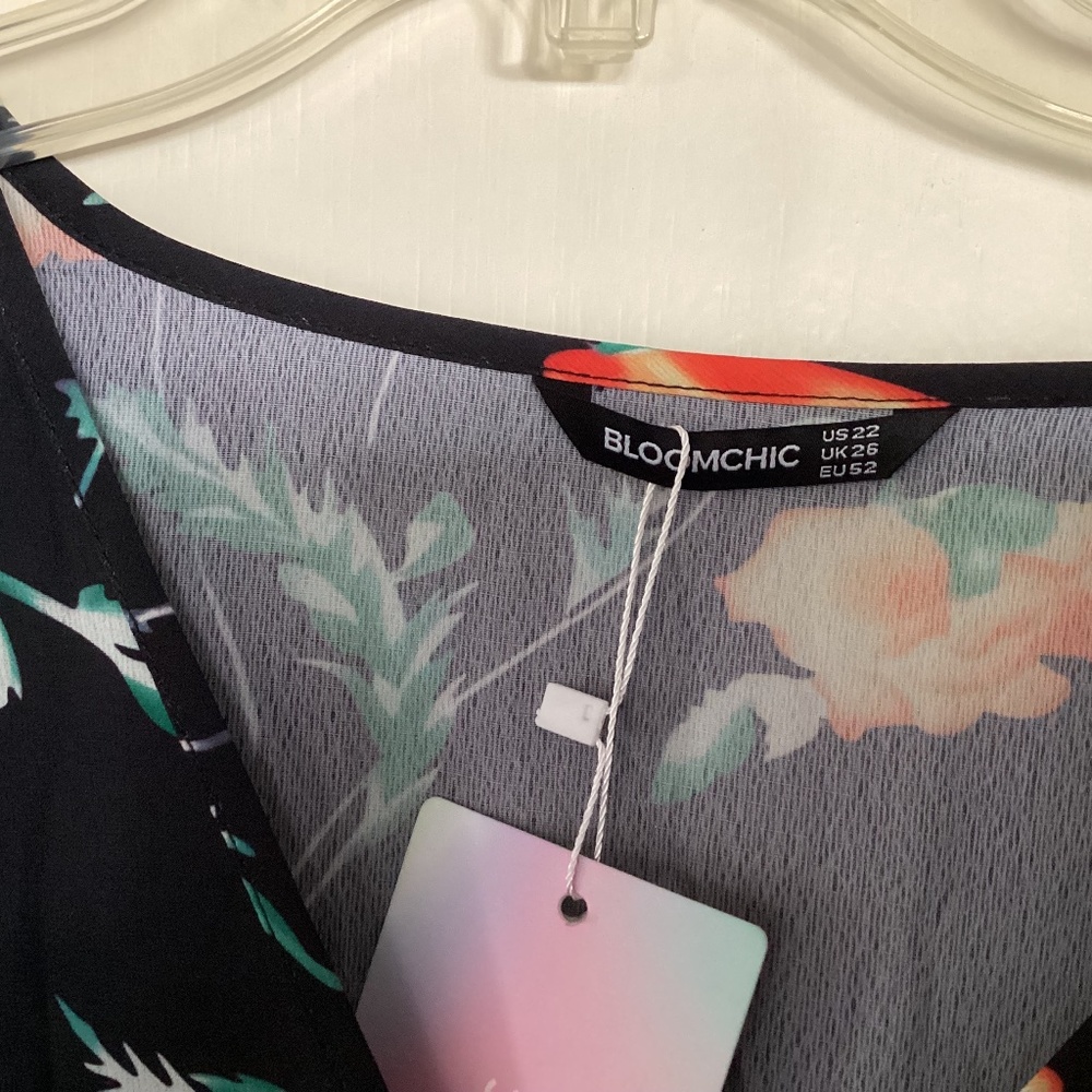 BloomChic Tropical Floral Asymmetrical Ruffle Hem V~Neck Dress Size 22 - Picture 5 of 5